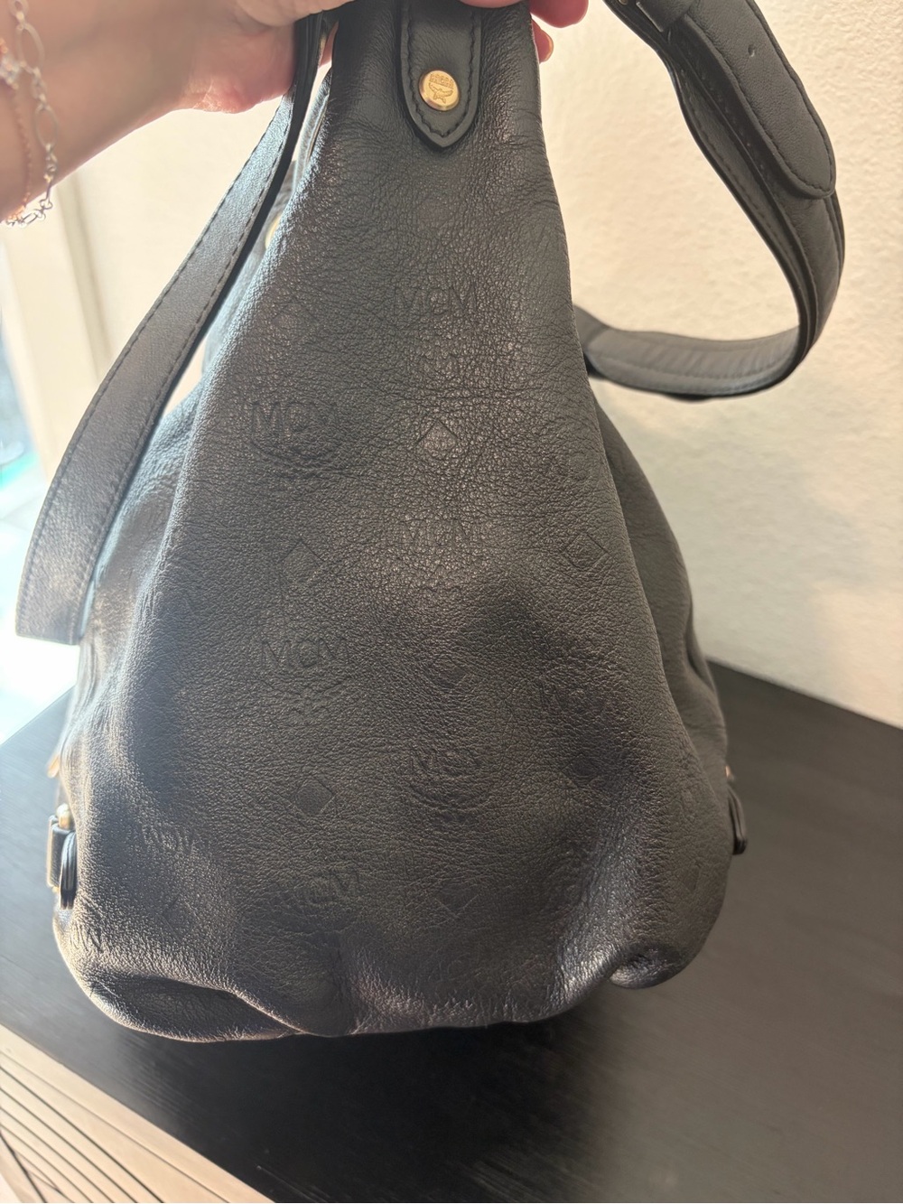 MCM black leather drawstring bucket bag with gold hardware - Picture 5 of 15